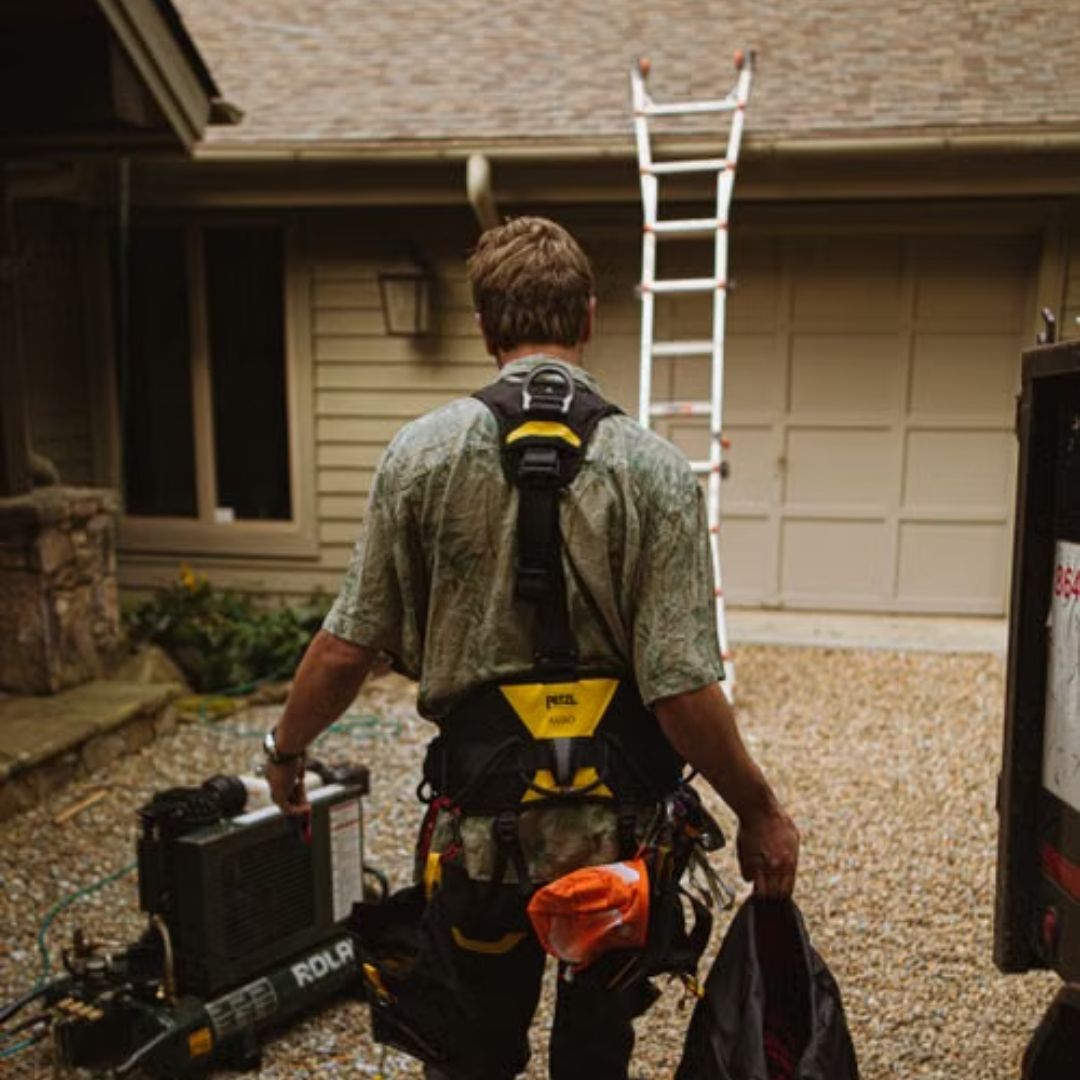 are roofing companies liable for damage